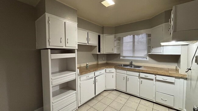 Building Photo - 4243 Vann Ave