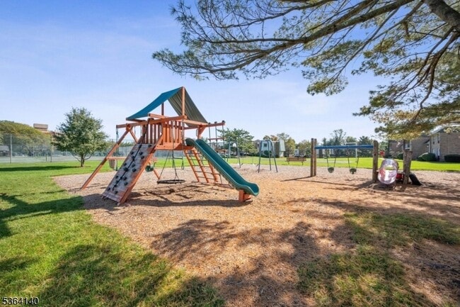 Building Photo - 798 Eves Dr
