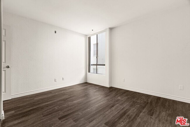 Building Photo - 1950 Rodney Dr