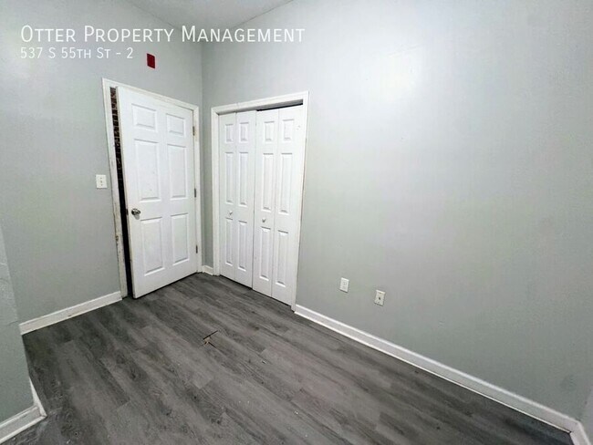 Building Photo - 537 S 55th St