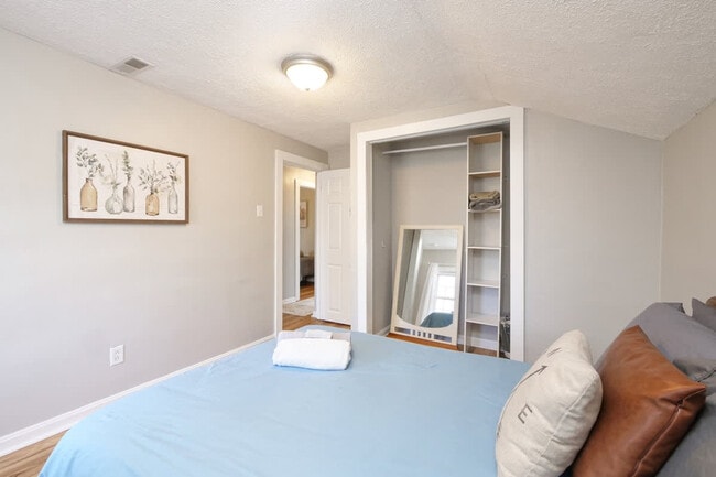 Building Photo - 367 S Rocky River Dr