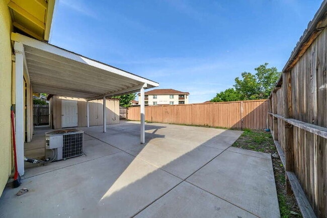 Building Photo - 9326 Lembert Dome Cir