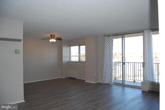 Building Photo - 1225 Martha Custis Dr