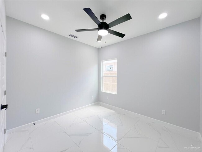 Building Photo - 913 N Woodson Ave