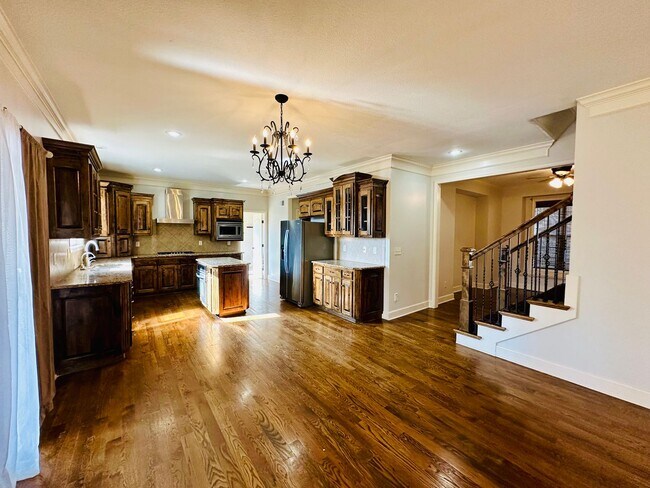 Building Photo - {20067} Custom Built Home in Woodland Mano...
