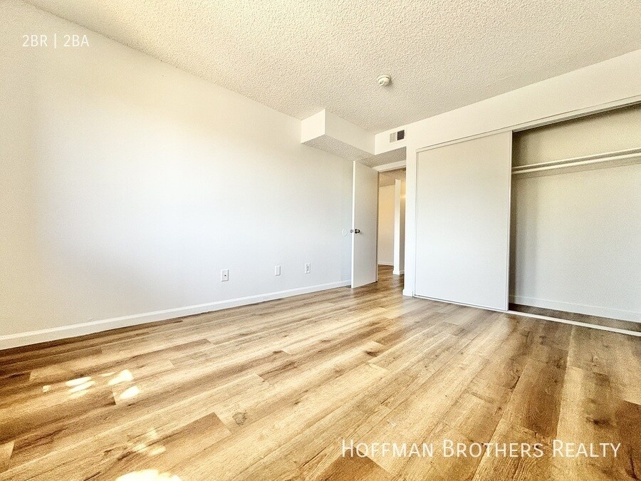 Building Photo - 11817 Victory Blvd