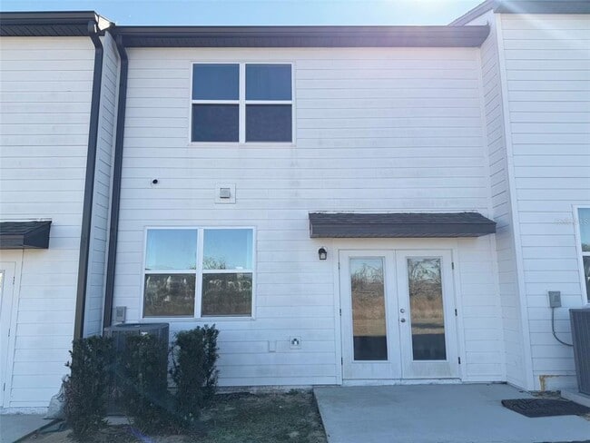 Building Photo - 253 Mandovi St