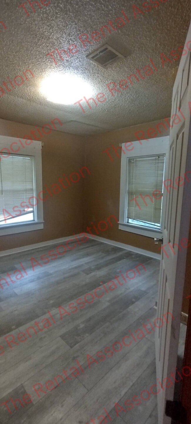 Building Photo - 204 Magnolia St