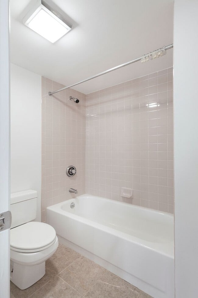 Building Photo - Beautiful 2bd/2ba Condo 1/2 Block from Piedmont Park and 17th Floor View!!