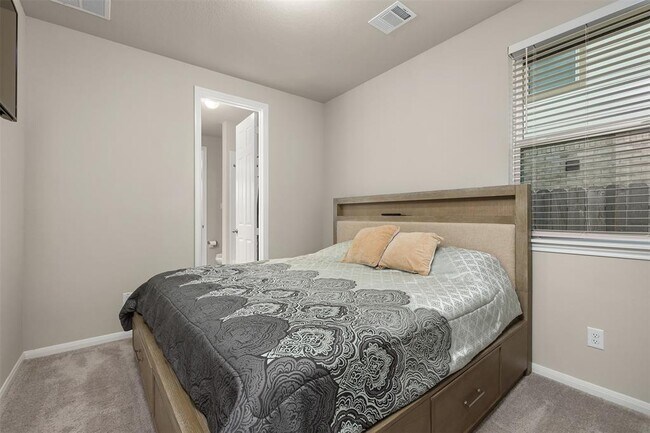 Building Photo - 2302 Sweet Bay Dr