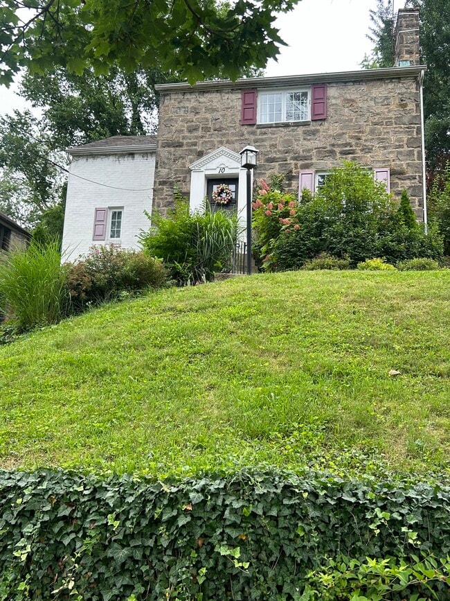 Primary Photo - 10 Allendale Pl
