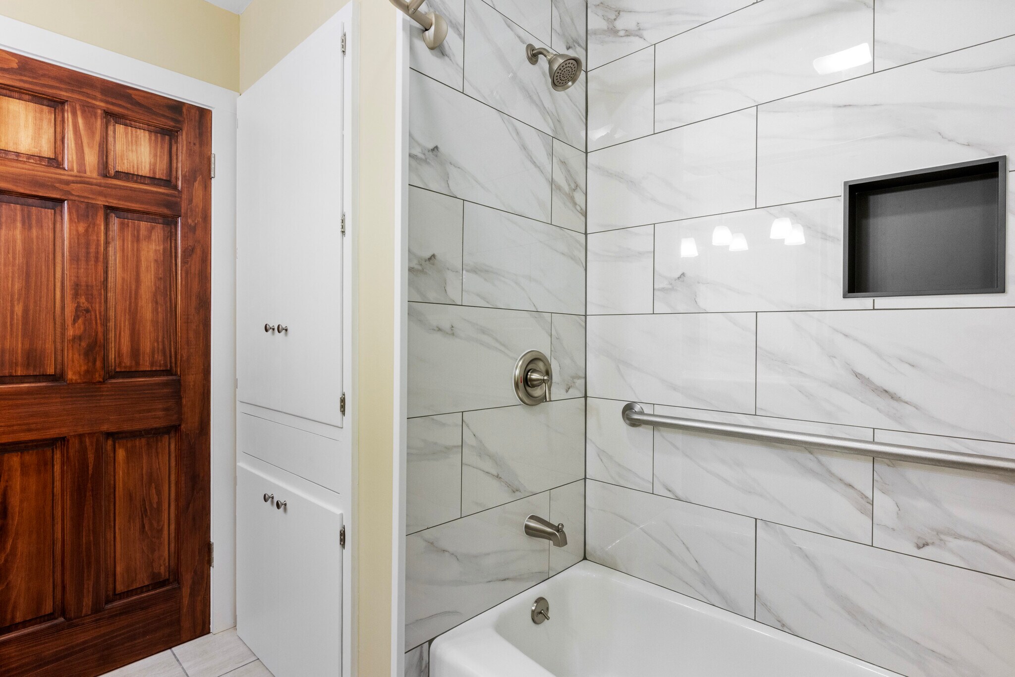 Building Photo - 17215 Sugar Crest Dr