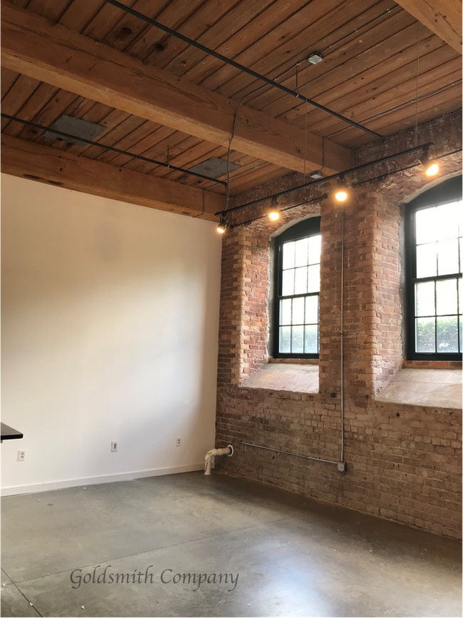 Building Photo - Spacious 1-Bed Condo in Downtown Greenville"