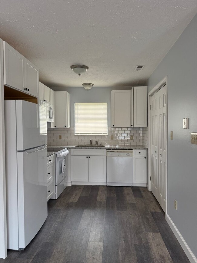 Building Photo - Charming 2 Bedroom, 1 Bath Duplex in Maryv...