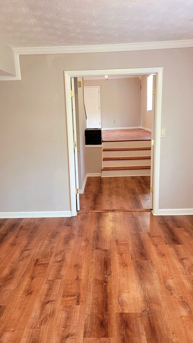 Building Photo - 2915 Lajean Dr