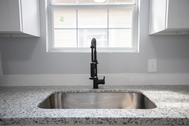 Building Photo - 1319 Bayou St