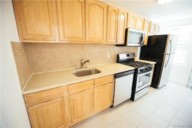 Building Photo - 1443 Beach Ave