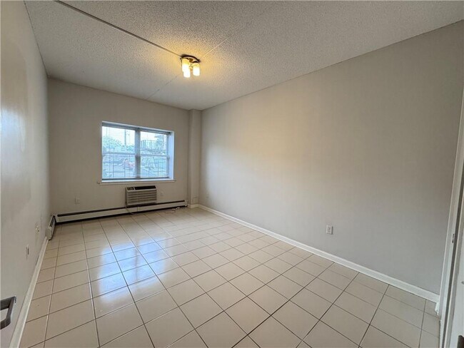 Building Photo - 260 Beach 81st St