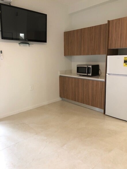 Building Photo - 3082 Mary St