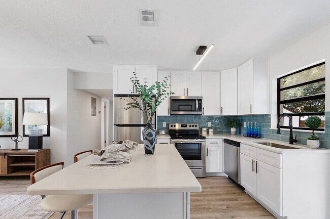 Building Photo - WELCOME TO YOUR NEW BRIGHT CHEERFUL UPDATED HOME