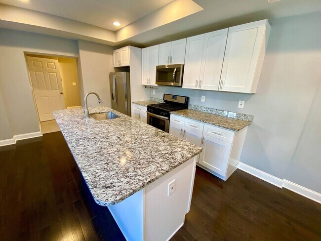 Building Photo - Stunning 2bed/3.5ba Highlandtown Home - Re...