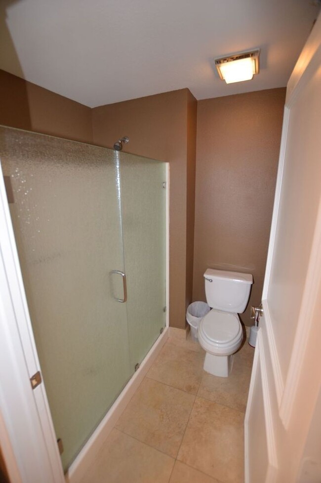 Building Photo - Meridian 2 BED|2BA FURNISHED CONDO 1 BLOCK...