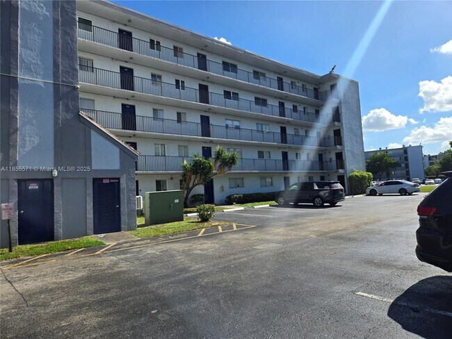 Building Photo - 8730 N Sherman Cir