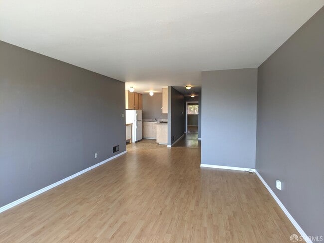 Building Photo - 184 Portola Dr