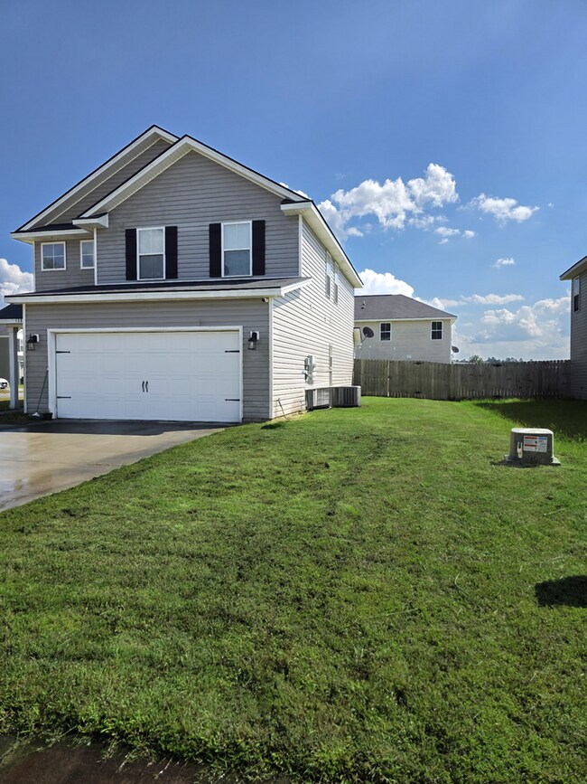 Building Photo - AVAILABLE NOW!