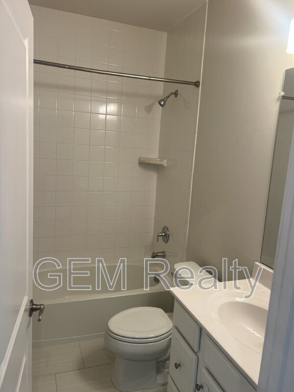 Building Photo - 1833 Sag Harbor Ln