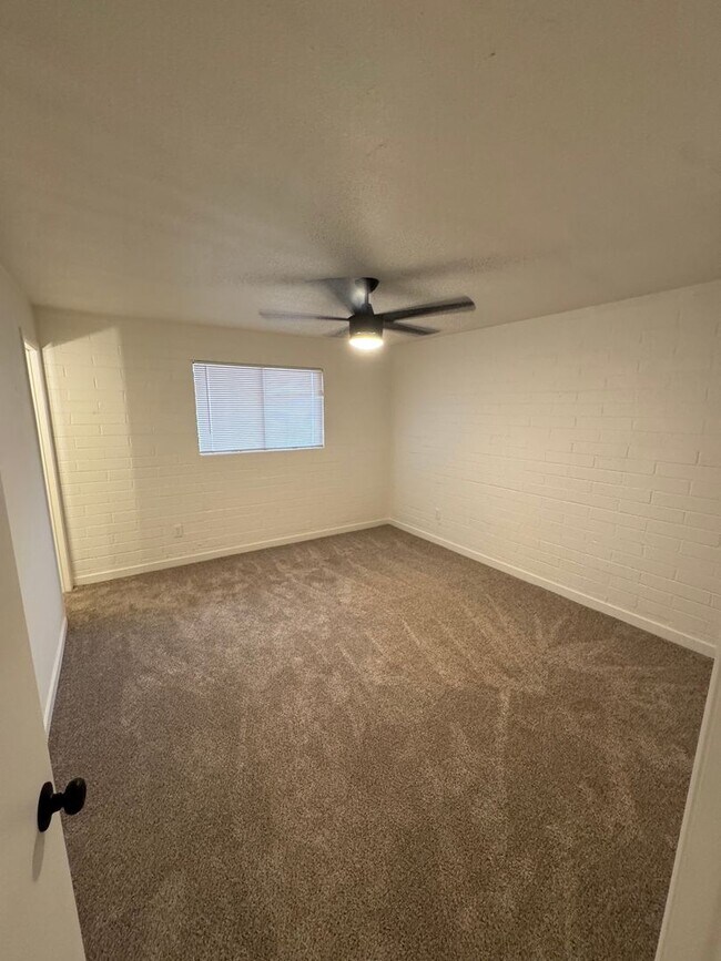 Building Photo - Fully upgraded home with garage!