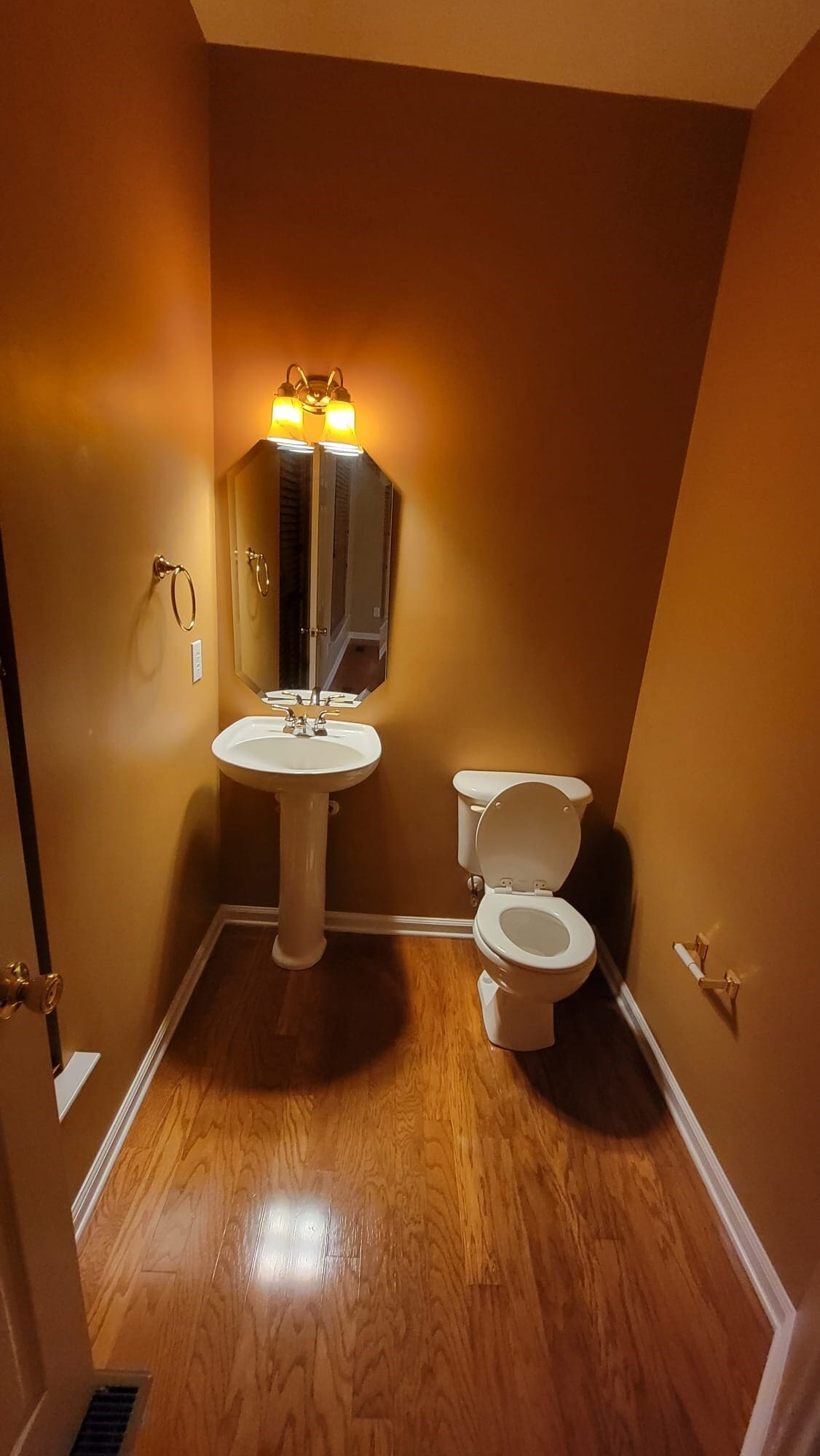 2nd floor 1/2 bath - 5429 Werburgh St