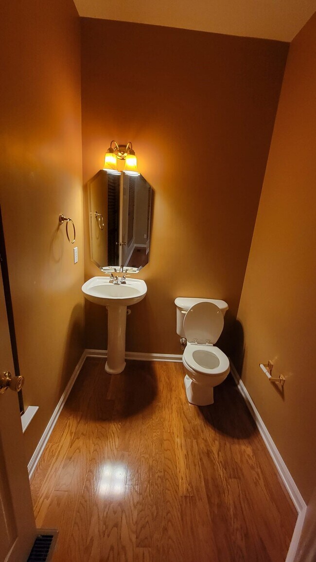 2nd floor 1/2 bath - 5429 Werburgh St