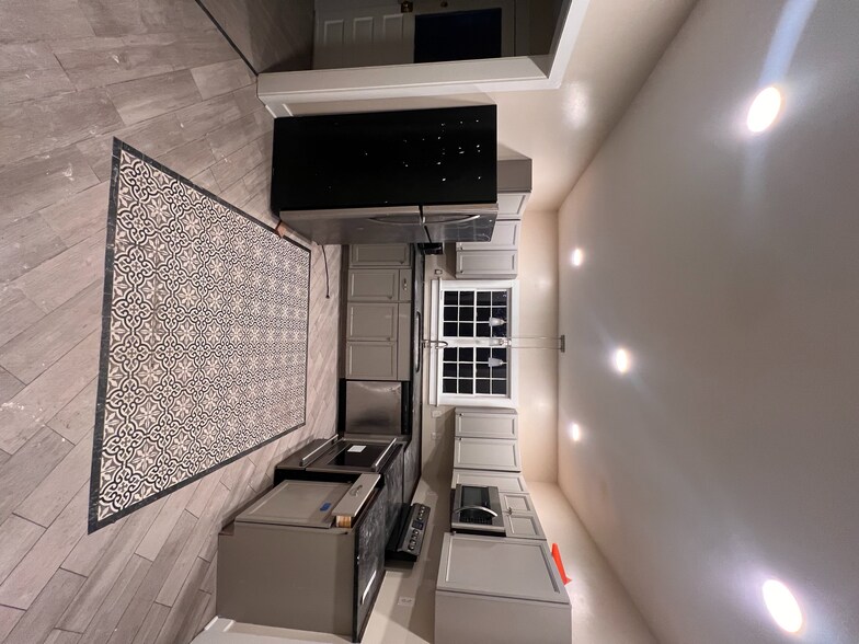 Building Photo - 1152 W High St