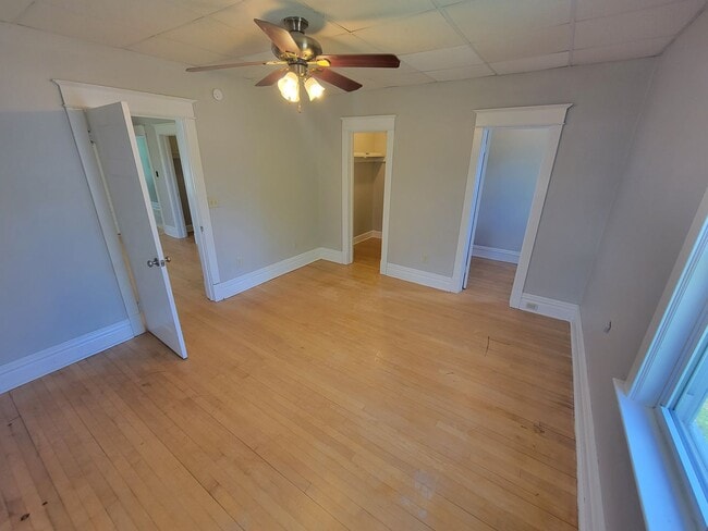 Building Photo - AVAILABLE JUNE 1st - 5 Bed 1.5 Bath Located In East Hillside