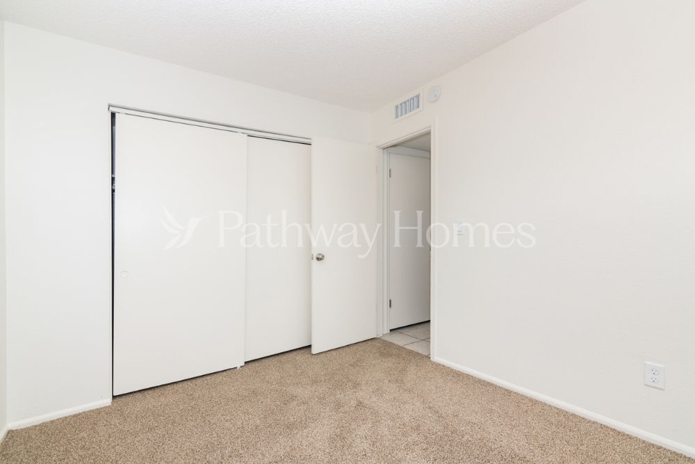 Building Photo - 6914 W Cherry Hills Dr