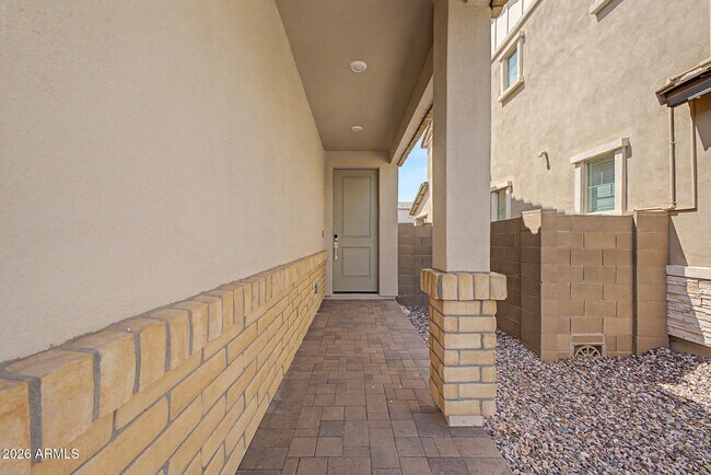 Building Photo - 21505 E Sparrow Dr
