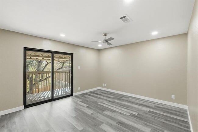 Building Photo - 5605 Highland Crest Dr