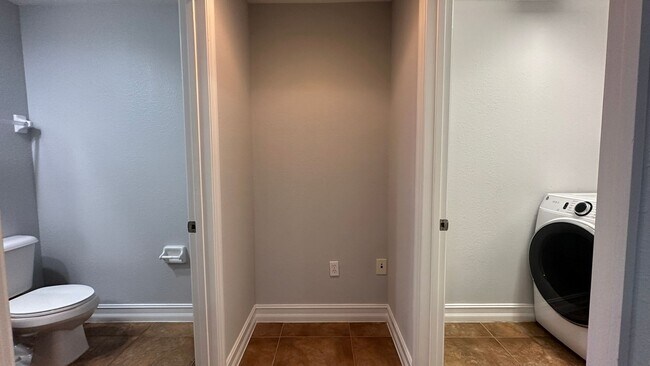 Building Photo - 3720 Messina Dr