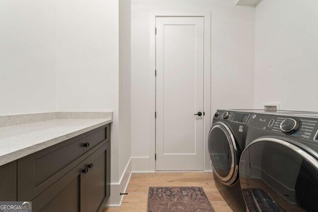 Building Photo - 10879 Serenbe Ln