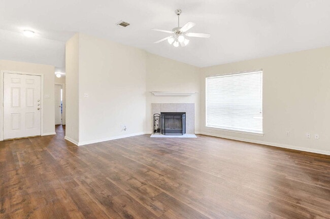 Building Photo - 203 Paradise Ln