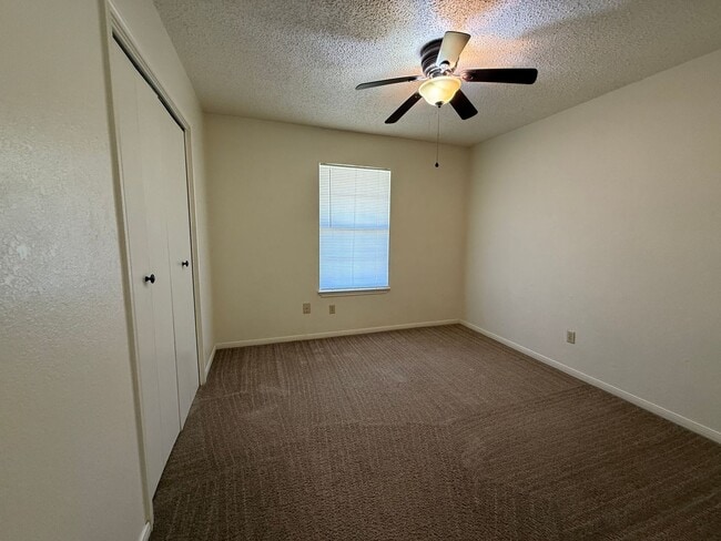 Building Photo - 412 Baumann Dr