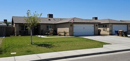 Building Photo - 3 Bed 2 Bath South Bakersfield Home