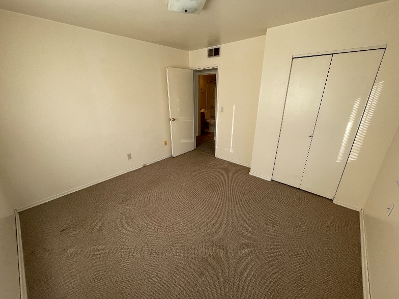 Building Photo - 1103 W James Blvd