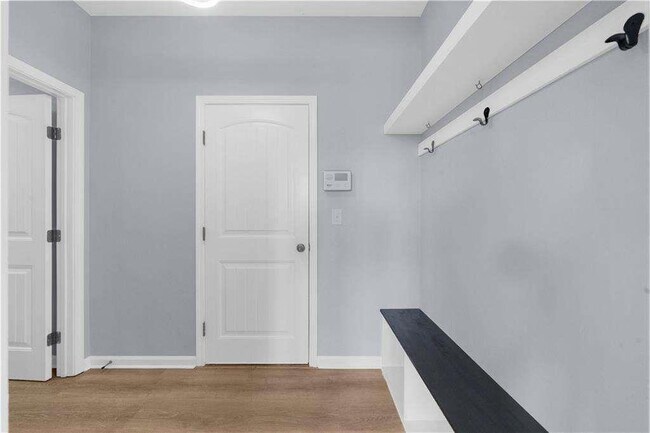 Building Photo - 5435 Mirror Lake Dr