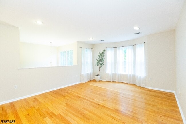 Building Photo - 127 Forest Dr
