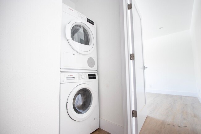 Building Photo - 1040 N Genesee Ave