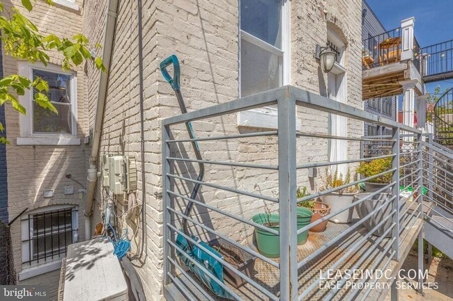 Building Photo - 604 Harvard St NW