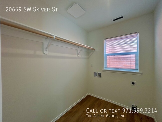 Building Photo - 20669 SW Skiver St