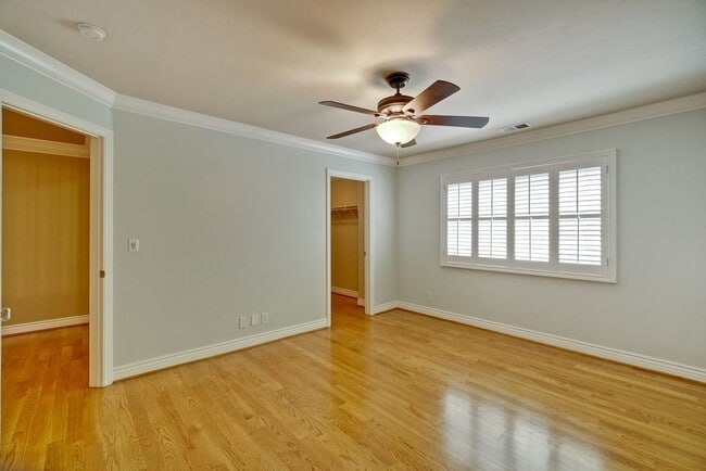 Building Photo - Stunning two-story spacious home on tranquil tree-lined street.